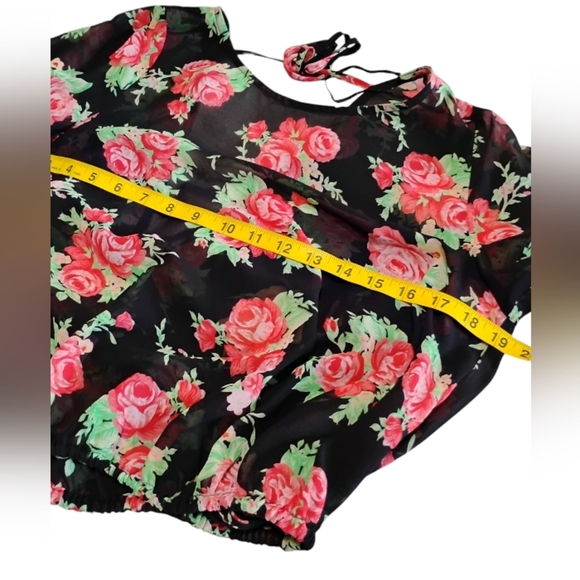 GUESS | ROSESROSESROSES 🌹 Sheer Long Sleeve Cropped Top & Open V Back Medium - Picture 6 of 10